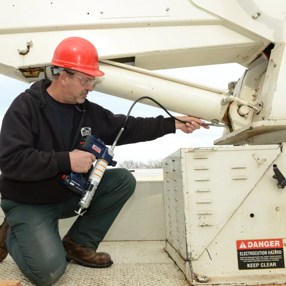 Lincoln Industrial 1882 20V Cordless Lithium-Ion PowerLuber Grease Gun 6 Lincoln Industrial 1882 20V Cordless Lithium-Ion PowerLuber Grease Gun - Image 6